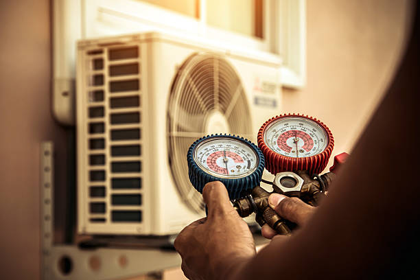 Professional Hvac technician working in Shafter, CA